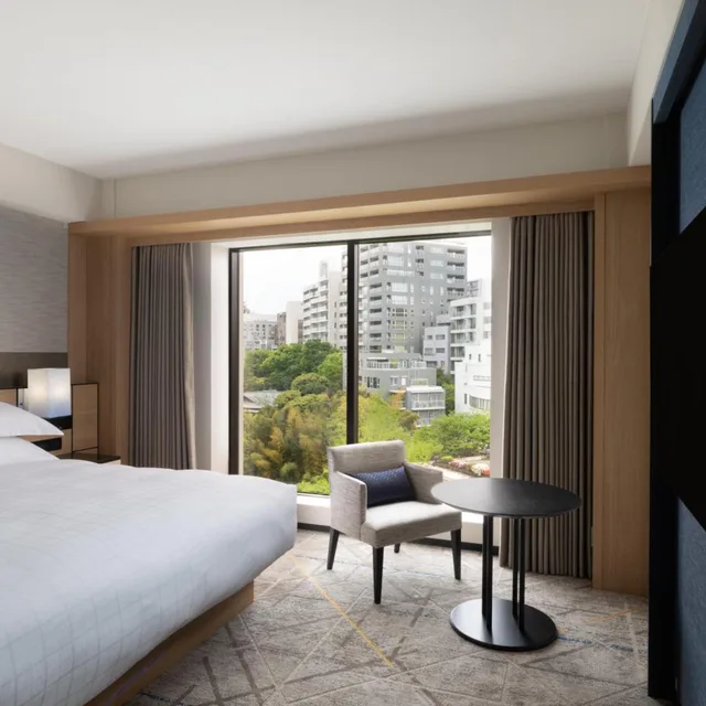 غرفة بريميوم بسرير كينج وسرير كوين، Sheraton Miyako Hotel Tokyo 1/3
