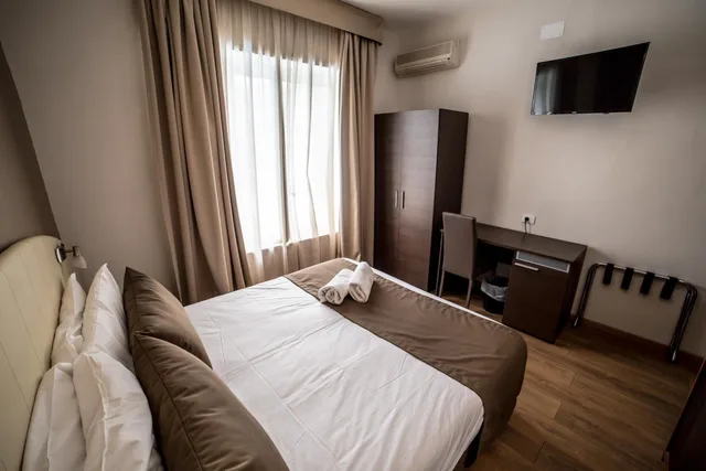 غرفة قياسية بسرير مزدوج أو سريرين منفصلين بإطلالة على الحديقة، Hotel La Pergola Sorrento 2/10