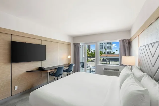 Superior King Balcony, The Garden Hotel and Resort 5/10