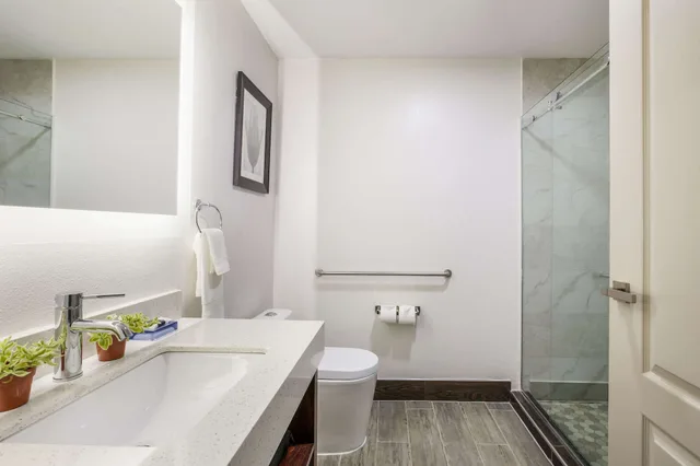 جناح بسريرين كوين بحوض جاكوزي، The Leo Collection Detroit, an Ascend Collection Hotel 10/10