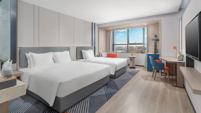 غرفة قياسية بسرير كينج وسرير فردي، Holiday Inn Express Changsha Development Zone 2/2