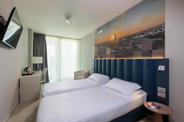 Classic, Twin Beds, Side Sea View, Balcony, MERCURE RIMINI ARTIS 5/10