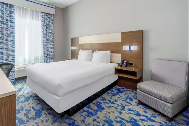 Room, King Bed, Baymont by Wyndham Carlsbad NM 1/4