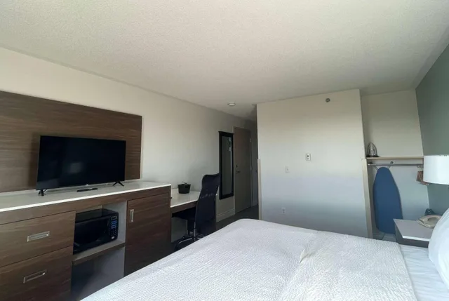 غرفة بسرير كينج، Super 8 By Wyndham Peterborough 2/4