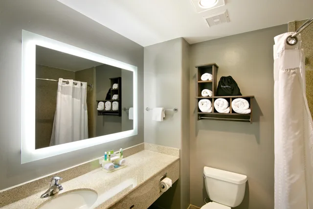 Suite, Bunk Bed, 2 Queen Beds, Extra Floor Space، Holiday Inn Express Hotel And Suites Paso Robles 7/9