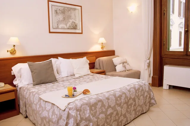 غرفة رباعية بسرير مزدوج وسريرين منفصلين، Bonifacio Hotel 1/10