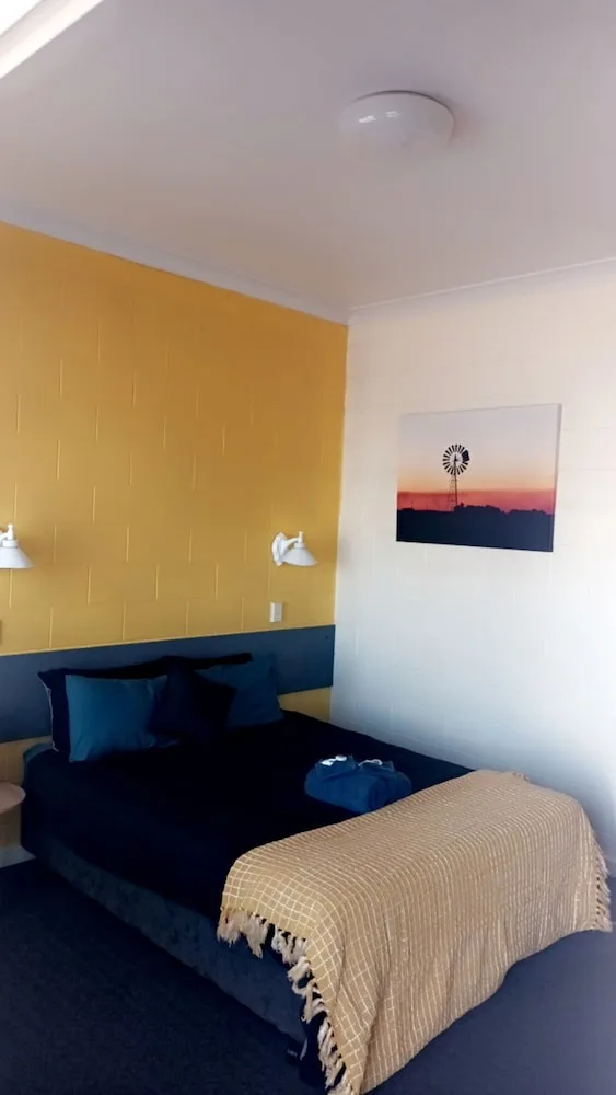 غرفة قياسية بسرير مزدوج، CENTRAL POINT MOTEL 2/6