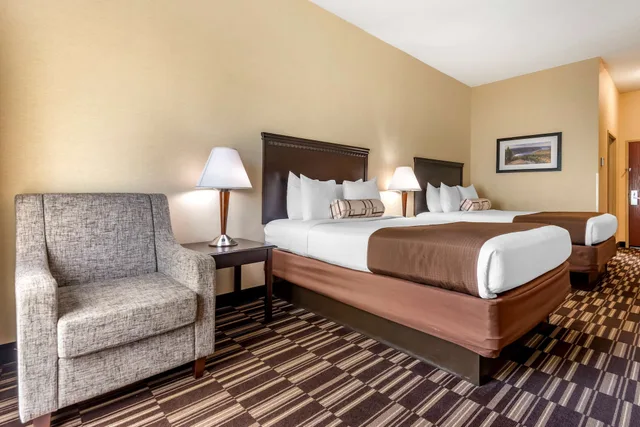 غرفة قياسية بسريرين كوين، Best Western Plus Victor Inn & Suites 4/7