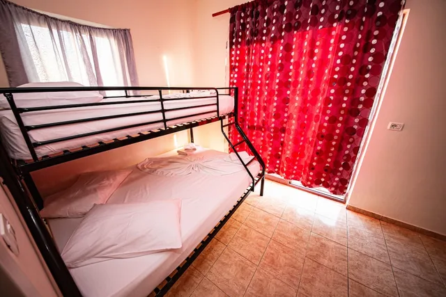 غرفة عائلية بسرير كوين وسرير فردي بشرفة، Hotel Primavera 7/10