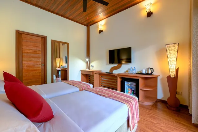 Araamu Holidays and Spa، Male 17/60