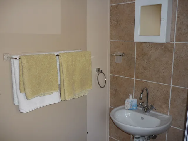 غرفة بسرير كوين، A1 Kynaston B&amp;B 2/2
