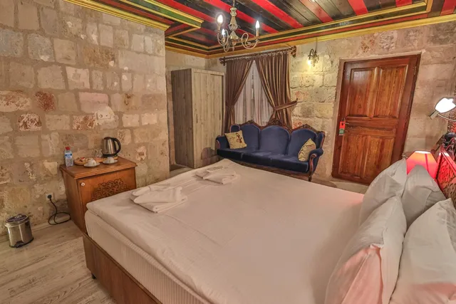 Stone, Traditional، Bedrock Cave Hotel 1/10