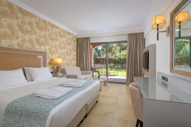 غرفة سوبيريور بإطلالة على الحديقة، La Marquise Luxury Resort Complex 2/4