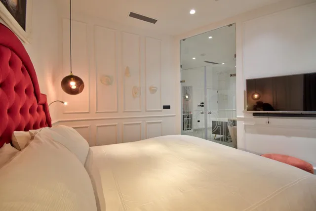 Deluxe, Suite, Queen Bed, Sofa, Holm Hotel And Spa 2/3