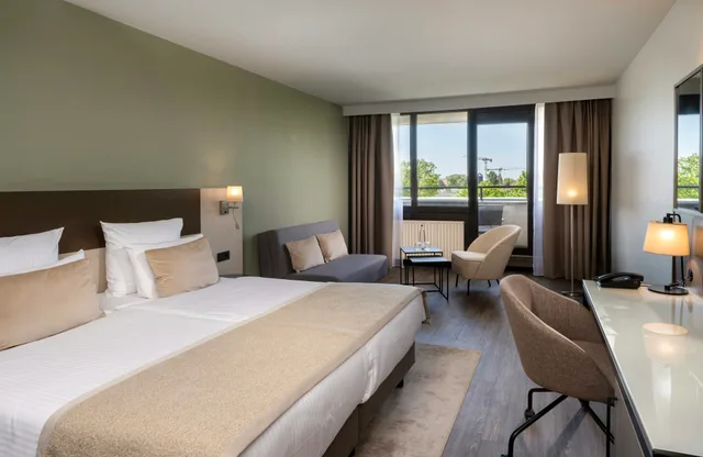 Executive, Double Bed, LEONARDO HOTEL HANNOVER 1/3