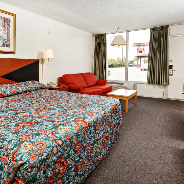 Studio, King Bed, Red Carpet Inn Louisville 2/10