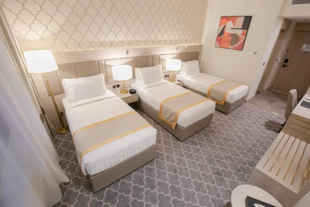غرفة سوبيريور ثلاثية، فندق ورقان العزيزية للخدمات الفندقية(DoubleTree by Hilton Makkah Aziziyah) 1/2