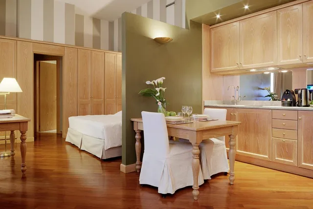 استوديو كبير مع أريكة بمطبخ صغير، Camperio House Suites 2/9