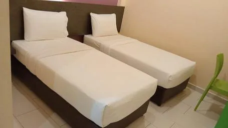 Executive, Twin Beds, No Window، Hotel Mirage Port Dickson 1/1