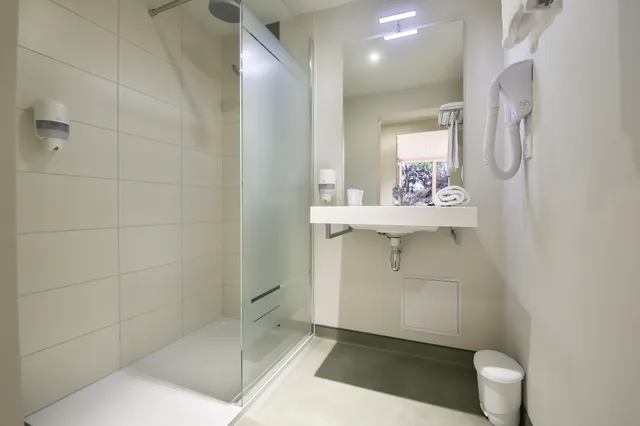 Room, Queen Bed, Terrace, Hotel Vent d'Eden Park 4/4