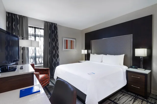 غرفة ركنية بسرير كينج، Fairfield Inn Suites Boston Cambridge 2/9