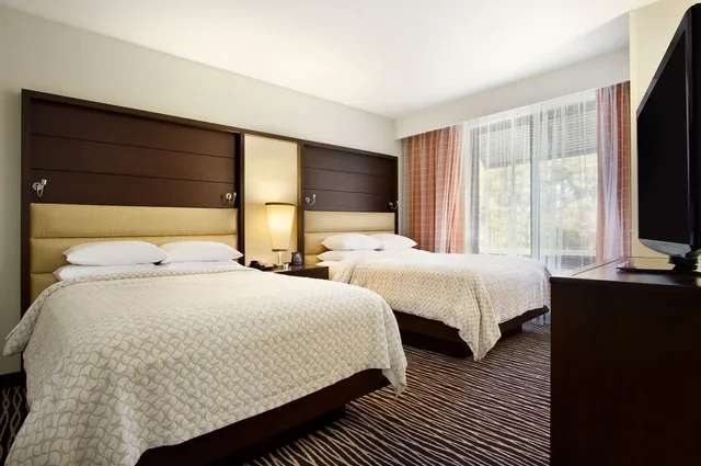 جناح بسريرين كوين، Embassy Suites by Hilton Fayetteville Fort Bragg 4/9