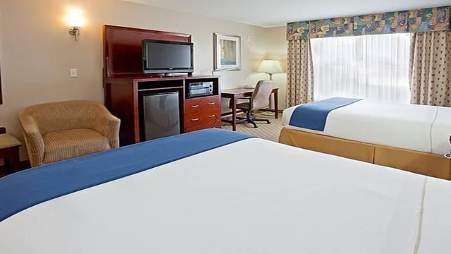 غرفة قياسية بسريرين كوين، Holiday Inn Express Hotel Suites College Station 5/9