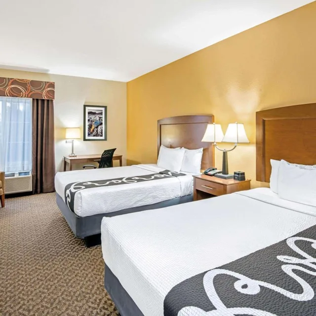 غرفة ديلوكس بسريرين كوين، La Quinta Inn & Suites by Wyndham Lawton / Fort Sill 1/3