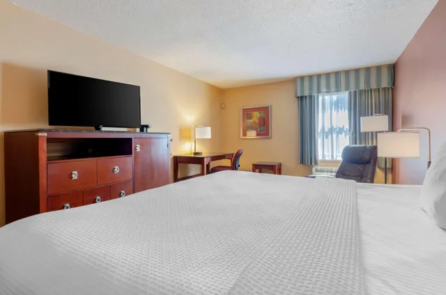 غرفة بسرير مزدوج لذوي الإعاقة، Best Western Plus Inn At Valley View 1/3