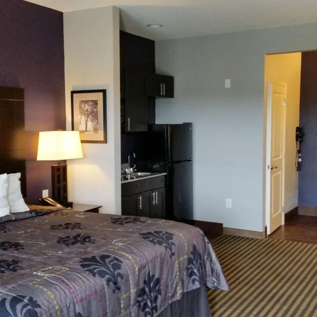 Room, King Bed, Accessible, Studio6 Beeville, TX 8/10
