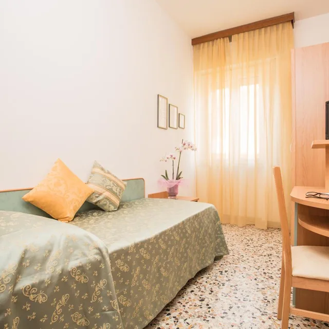 غرفة مفردة، Hotel Oregon 1/3