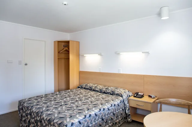 غرفة قياسية بسرير كوين بشرفة، Rose Park Hotel Auckland 8/10