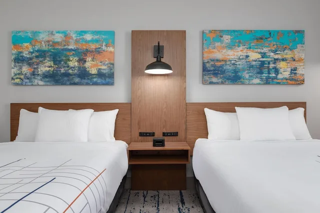 غرفة بسريرين كوين، La Quinta Inn & Suites by Wyndham Eagle Pass 2/3