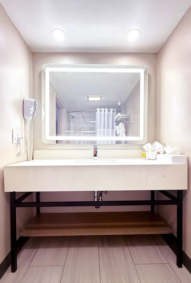 غرفة قياسية بسرير كينج للمدخنين، Days Inn By Wyndham Los Angeles Lax Redondo Manhattan Beach 10/10