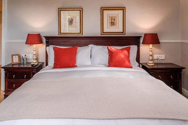 غرفة كلاسيكية بسرير كوين، Van Der Stel Manor 6/8