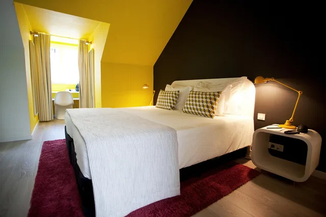 Standard, Double Bed, Street View, Internacional Design Hotel 8/9