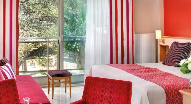 غرفة كومفورت بسريرين منفصلين بإطلالة على المدينة، The Originals Boutique, Hotel Les Strelitzias, Antibes Juan-Les-Pins 4/7