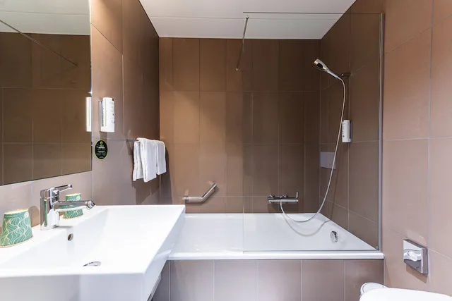 غرفة بسريرين منفصلين، B&B Hotel Lausanne Crissier 4/4