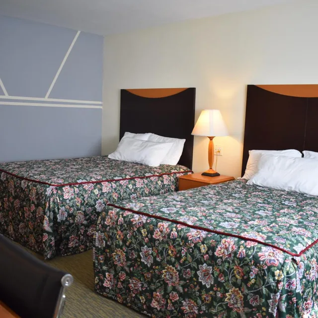 Standard, Double Bed, East Norwich Inn-Oyster Bay, Long Island, NY 2/10