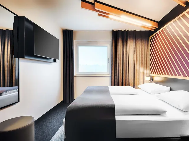غرفة بريميوم بسرير كينج، B&B Hotel Wiesbaden 1/4