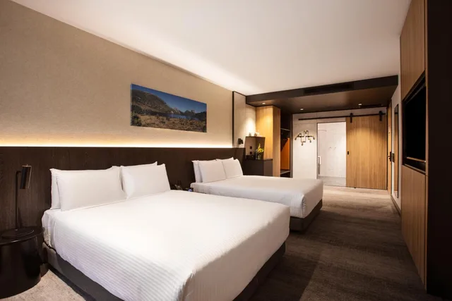 Interior, Classic, King Bed, 2 Queen Beds, Movenpick Hotel Hobart 3/8