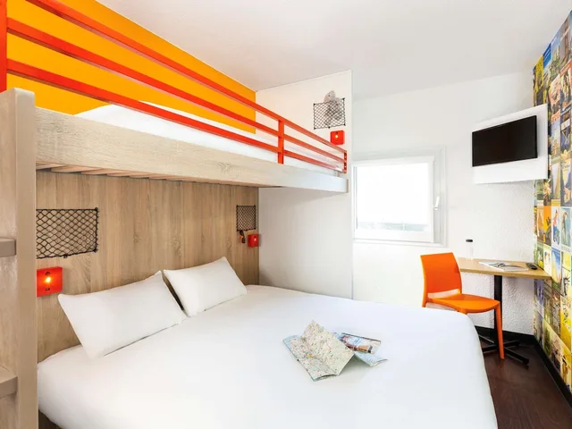غرفة بثلاثة أسرّة بحمام مشترك، hotelF1 Le Havre renove 1/8
