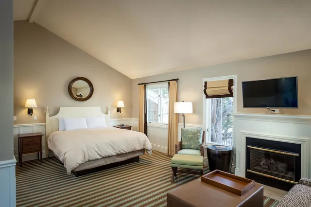 كوخ جونيور بسرير كينج مع أريكة، Lighthouse Lodge And Cottages 1/1