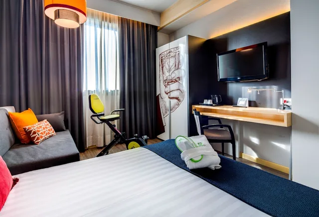 غرفة قياسية بسرير مزدوج مع أريكة، Holiday Inn Bologna - Fiera 4/8