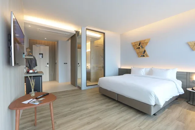 جناح جونيور بشرفة، The Signature Hotel Airport 5/7