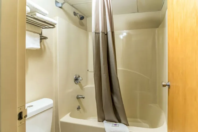 غرفة بريميوم رباعية، Motel6 Kenly, NC 7/10