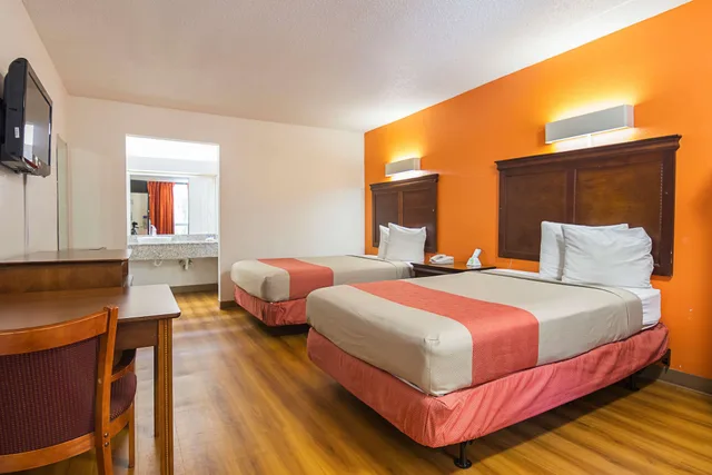 غرفة قياسية بسريرين مزدوجين لذوي الإعاقة، Motel6 Conyers, GA 1/9