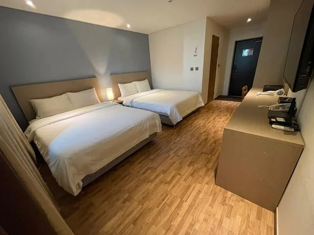 غرفة عائلية بسريرين مزدوجين بإطلالة على البحر، Sea & Moon Tourist Hotel 2/2