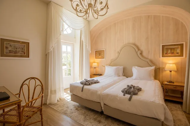 غرفة بسرير مزدوج بإطلالة على الحديقة، Estoril Vintage Hotel 2/4