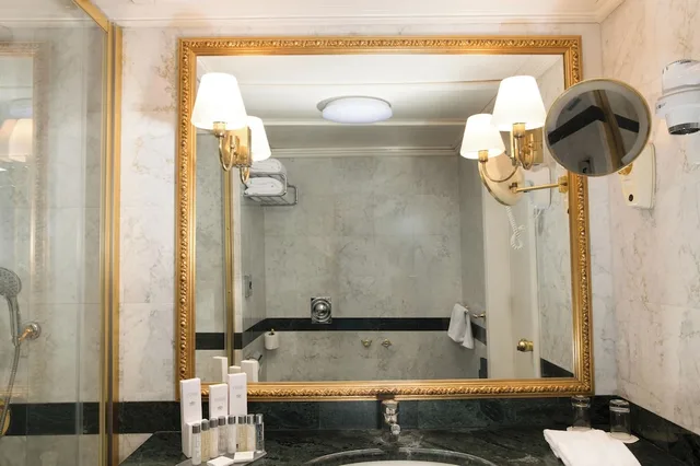 غرفة بريميوم بسرير كوين، Grand Hotel Bucharest 4/6